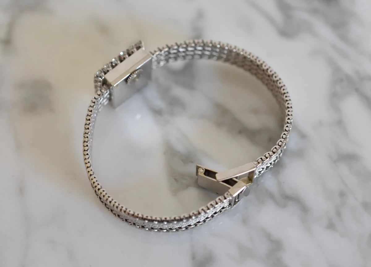 Montre JAEGER-LECOULTRE Haute Joaillerie Cal. 426 en or blanc 18 carats et diamants Bracelet Intégré c.1960. - Castafiore