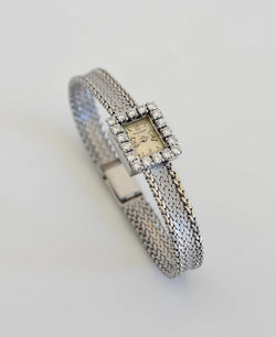 Montre JAEGER-LECOULTRE Haute Joaillerie Cal. 426 en or blanc 18 carats et diamants Bracelet Intégré c.1960. - Castafiore