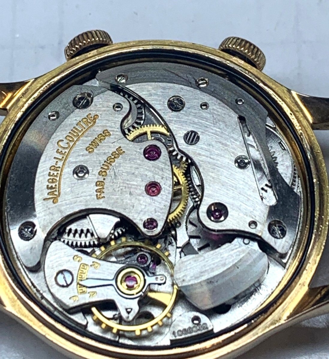 Montre JAEGER - LECOULTRE "Memovox" en or rose et cuir - Castafiore