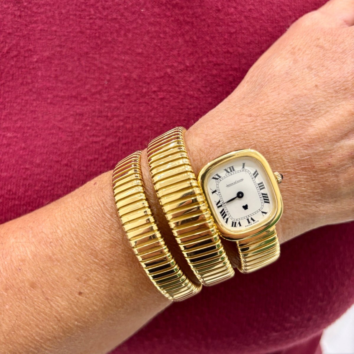 Montre JAEGER - LECOULTRE "Serpenti Tuboas" en or jaune et saphir - Castafiore