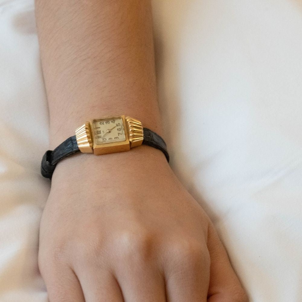 Montre LIP en or jaune et cuir - Castafiore