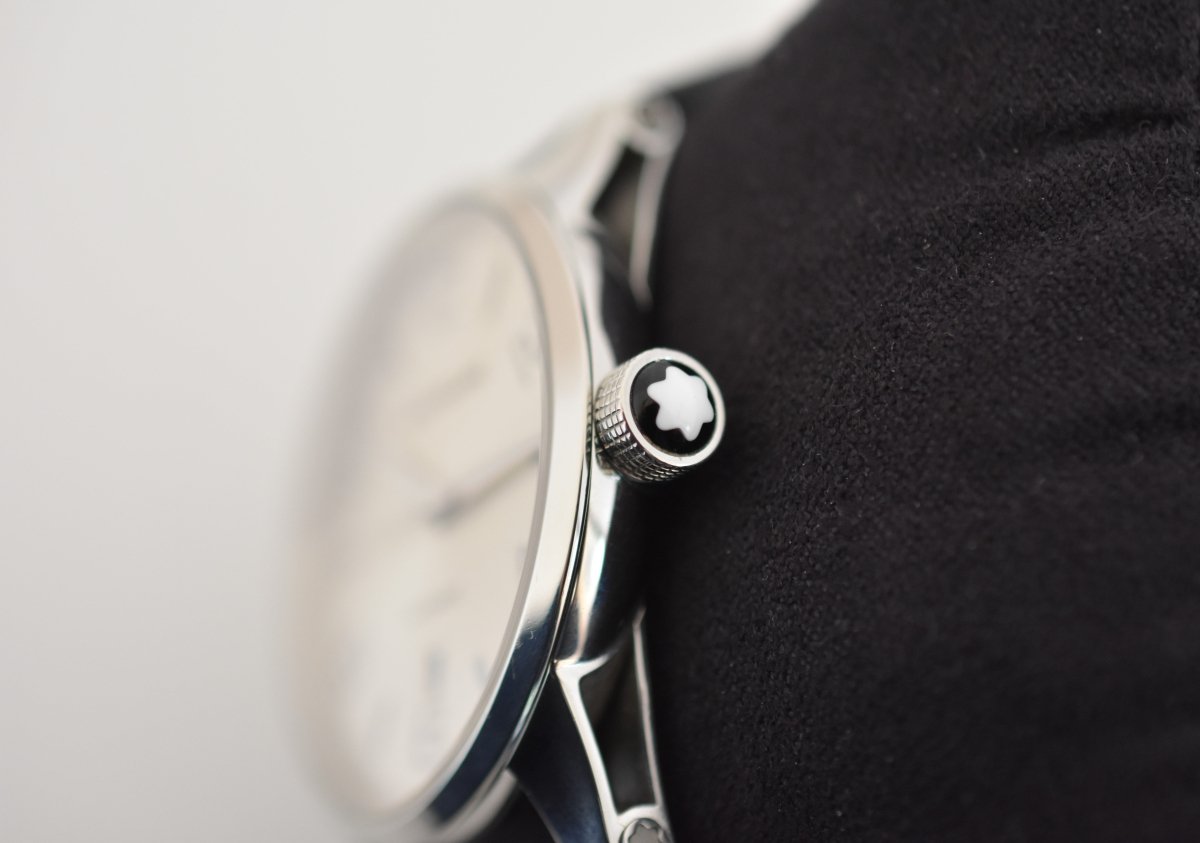 Montre MONTBLANC "TimeWalker" en acier, saphir et cuir - Castafiore