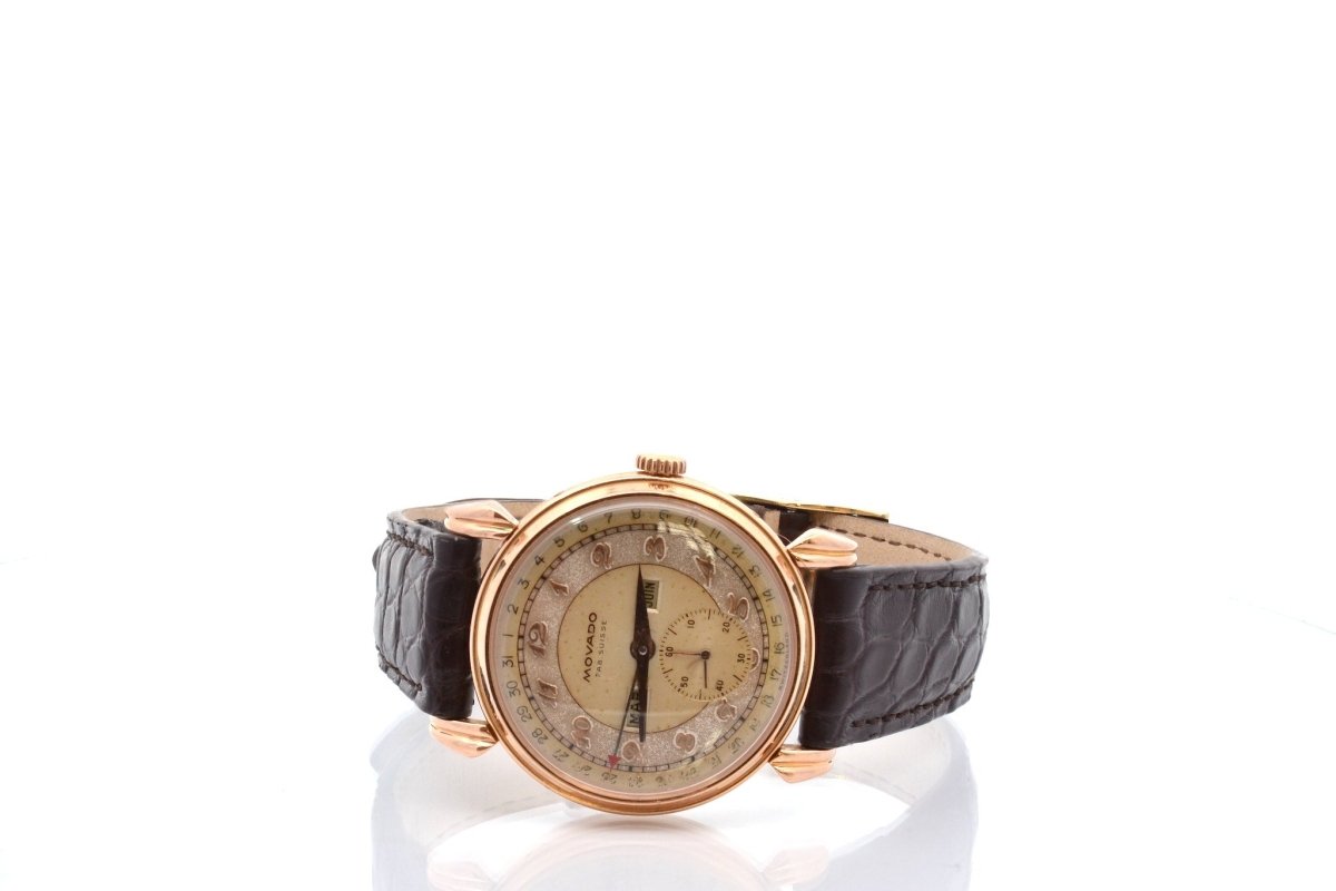 Montre MOVADO "Triple Calendar" en or jaune, plexi et cuir - Castafiore