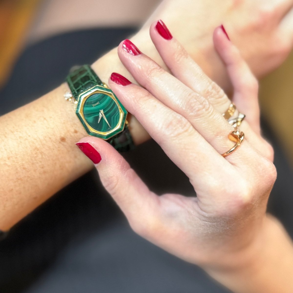 Montre octogonale PIAGET "9341" en or jaune, malachite et cuir - Castafiore