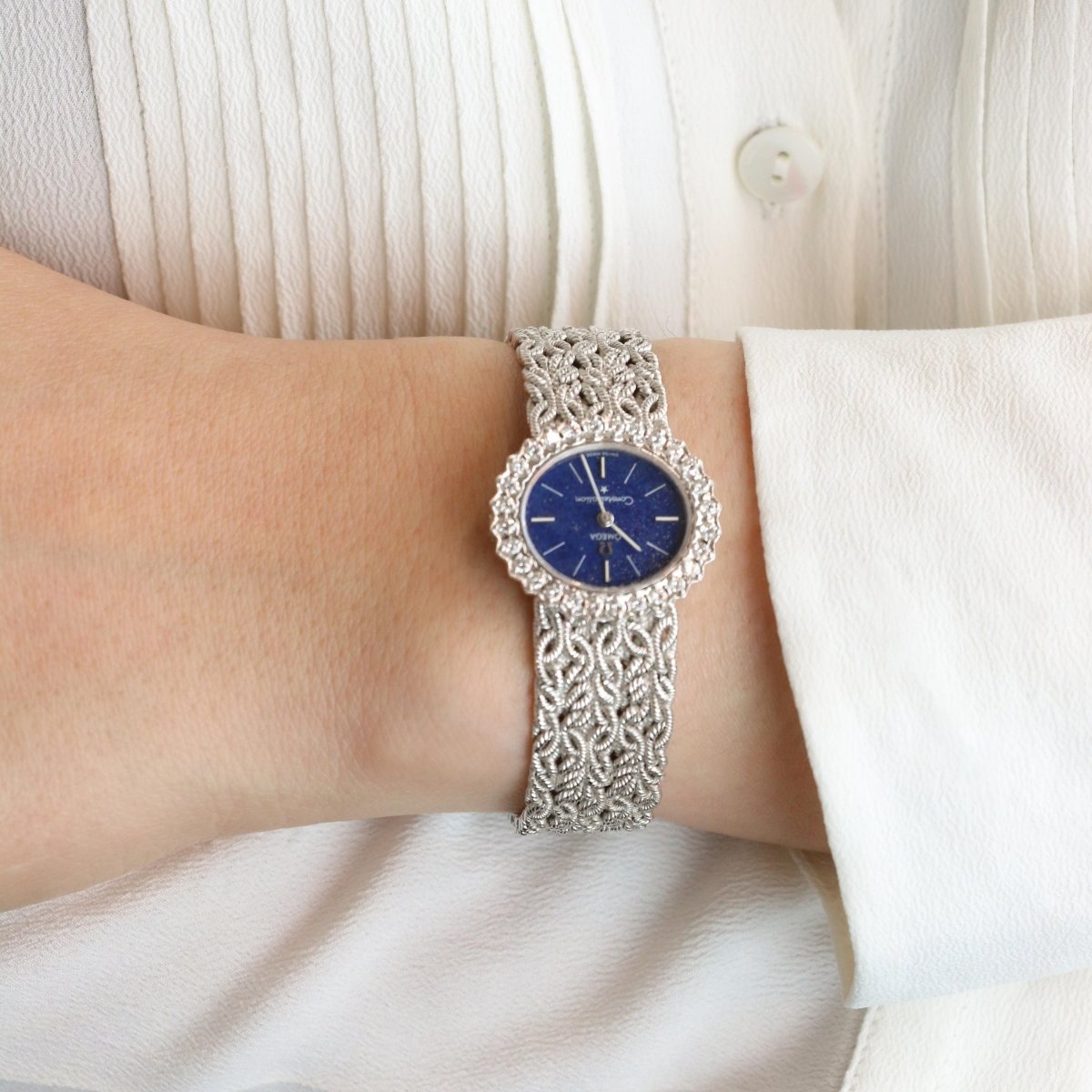 Montre OMEGA "Constellation" en or blanc, lapis - lazuli et diamants - Castafiore