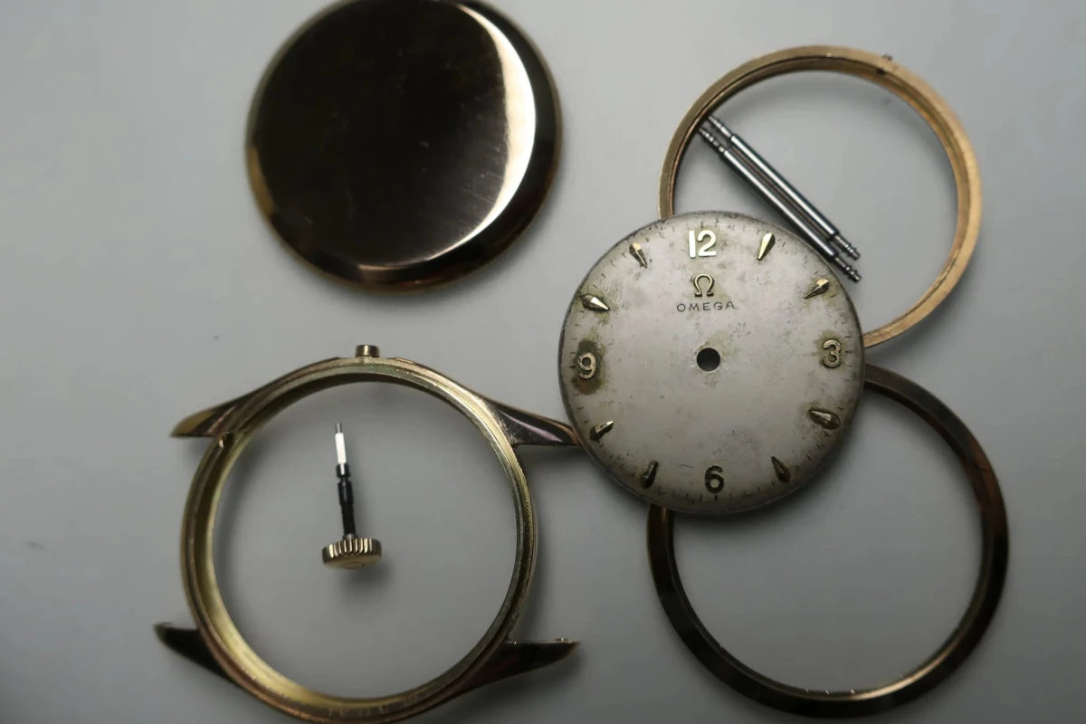 Montre OMÉGA en or jaune et cuir - Castafiore