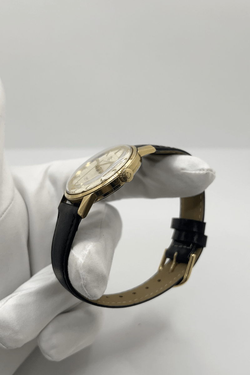 Montre OMEGA "Seamaster 300" en acier et cuir - Castafiore