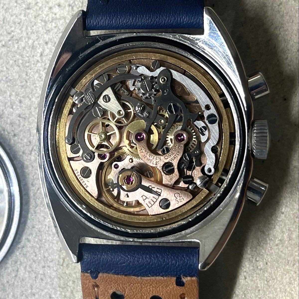 Montre OMEGA "Seamaster" en acier et cuir - Castafiore