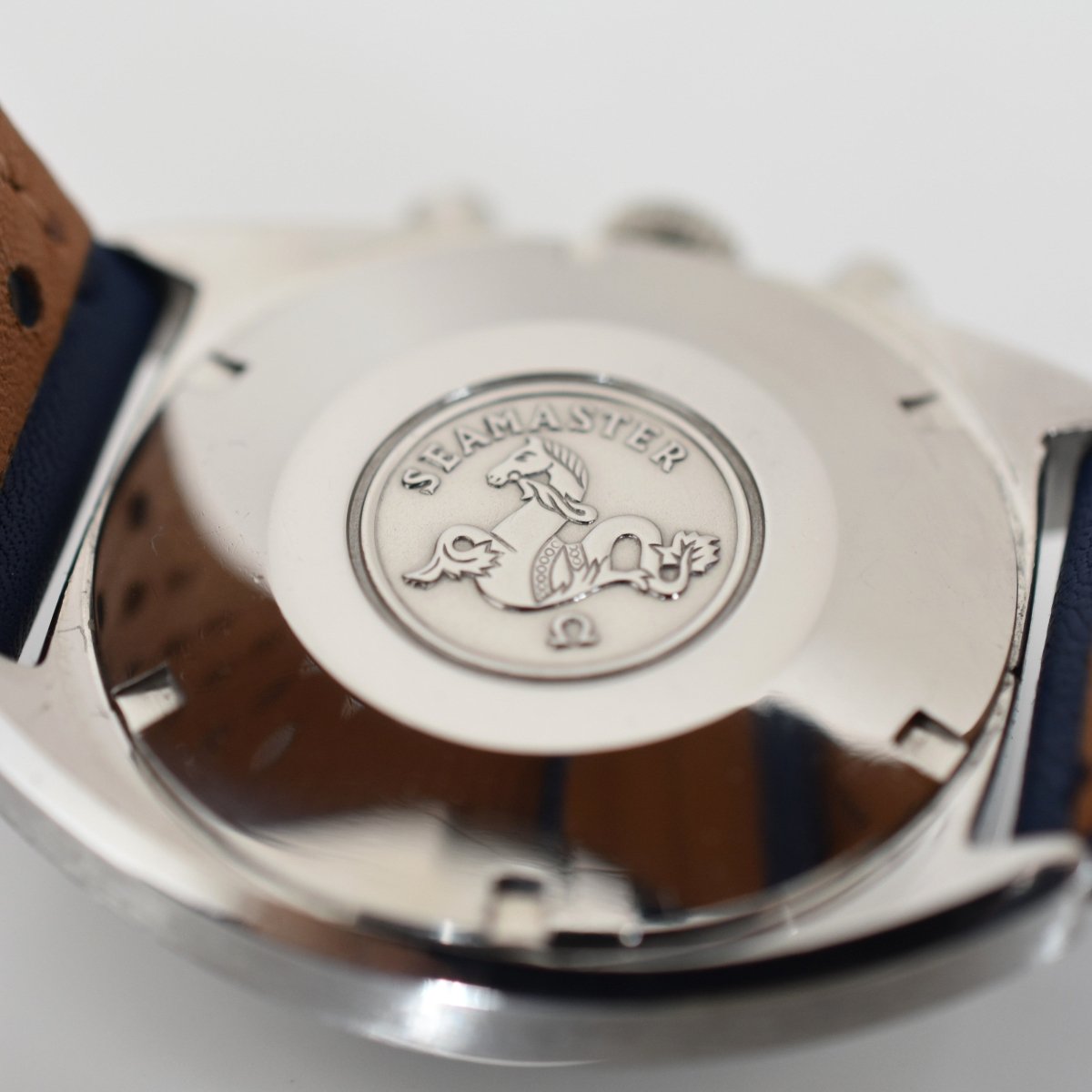 Montre OMEGA "Seamaster" en acier et cuir - Castafiore