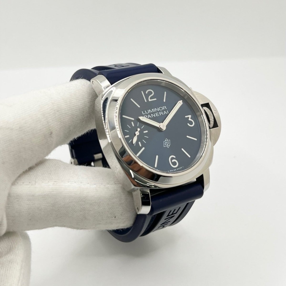 Montre PANERAI "Luminor Base" en acier et caoutchouc - Castafiore