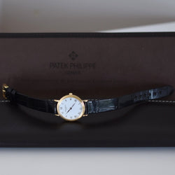 Montre PATEK PHILIPPE "Calatrava Clous de Paris" en or jaune, cuir et quartz - Castafiore