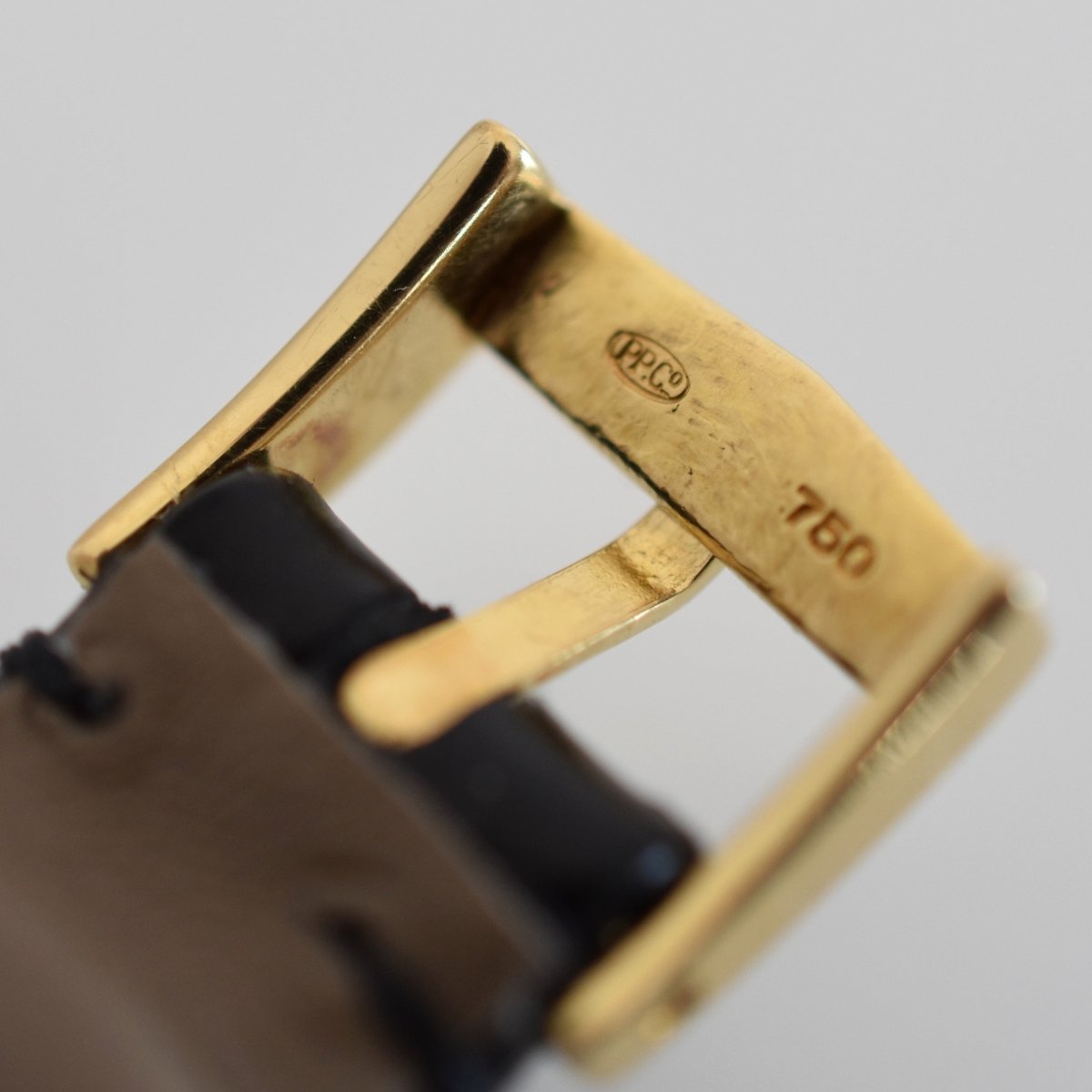 Montre PATEK PHILIPPE "Calatrava Clous de Paris" en or jaune, cuir et quartz - Castafiore