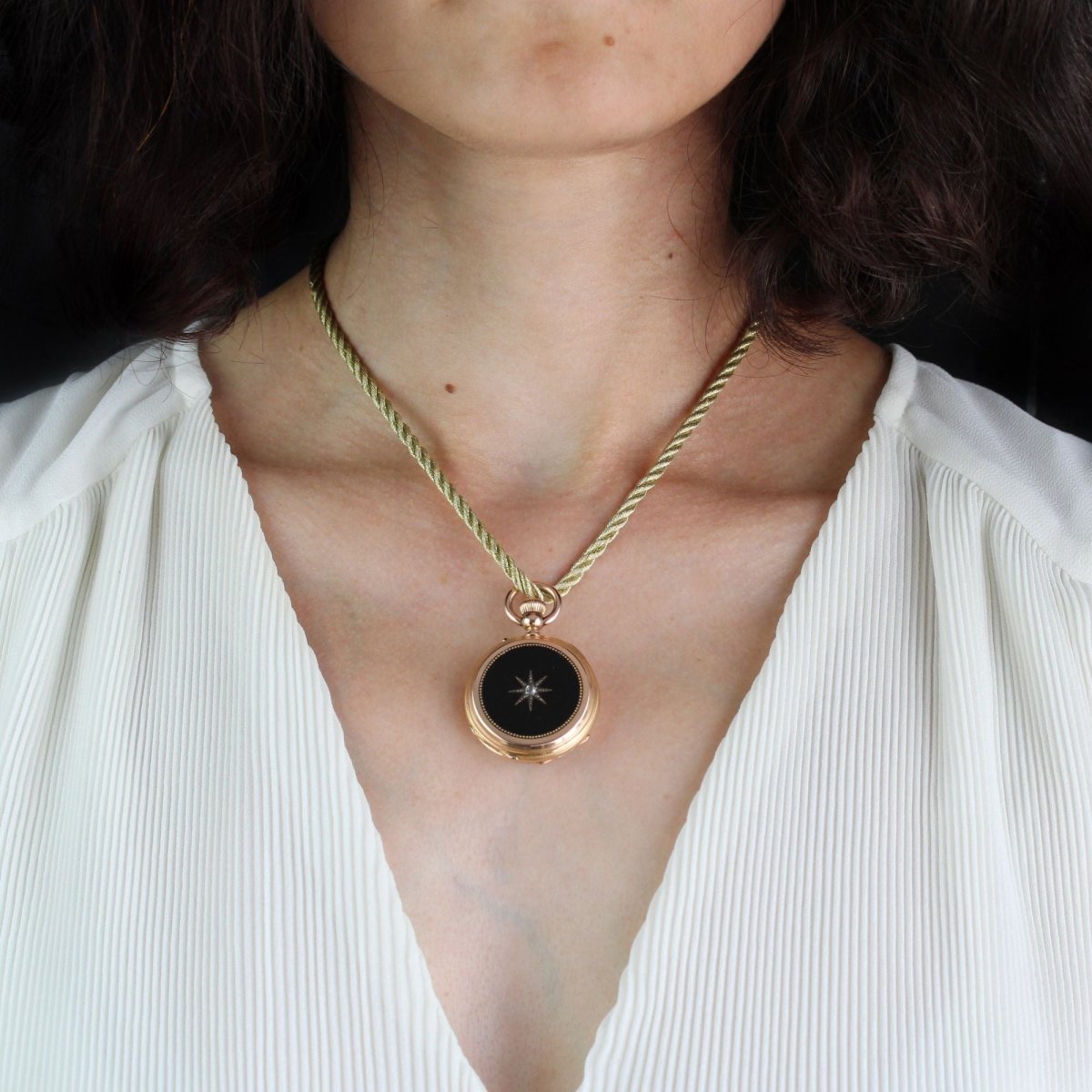 Montre PENDENTIF Émail étoile en or rose et diamants - Castafiore