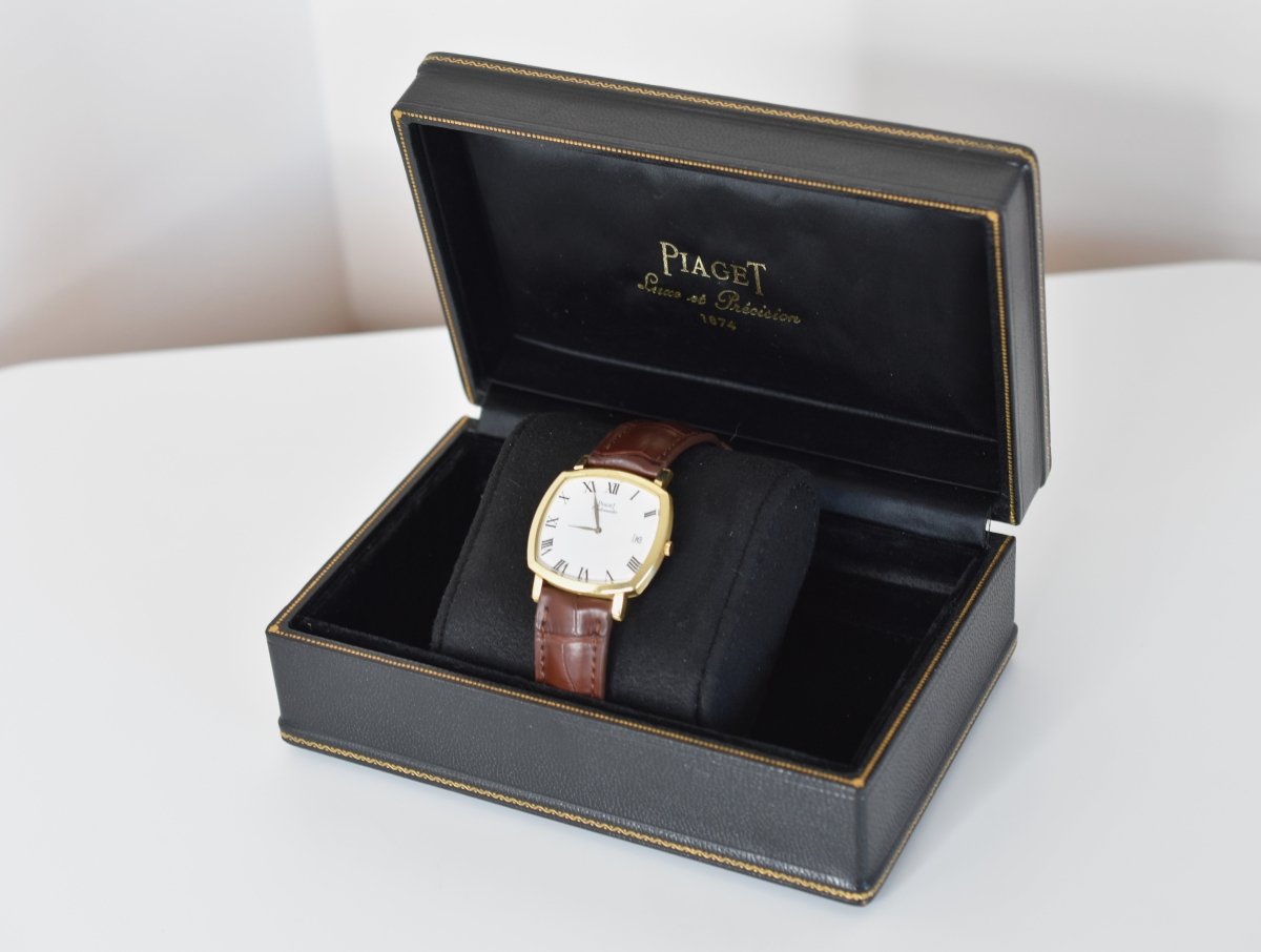 Montre PIAGET "Coussin" en or jaune et cuir - Castafiore