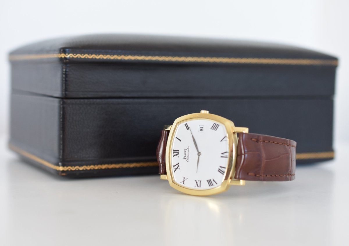 Montre PIAGET "Coussin" en or jaune et cuir - Castafiore