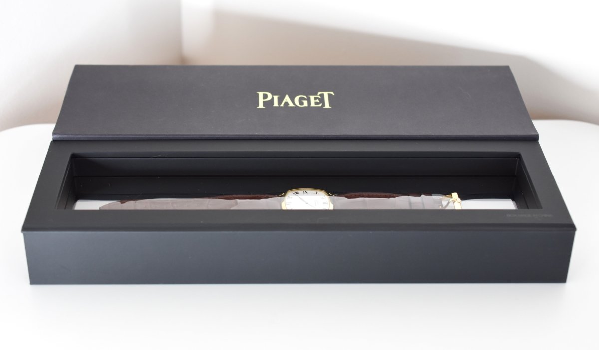 Montre PIAGET "Coussin" en or jaune et cuir - Castafiore