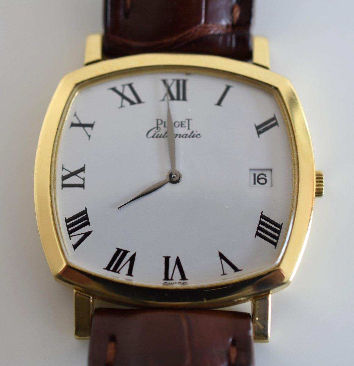 Montre PIAGET "Coussin" en or jaune et cuir - Castafiore