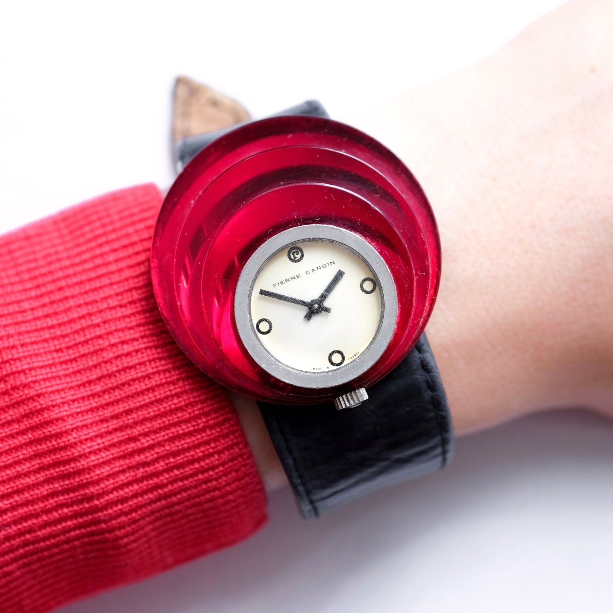 Montre PIERRE CARDIN x JAEGER - LECOULTRE "Espace" en lucite, métal et cuir - Castafiore