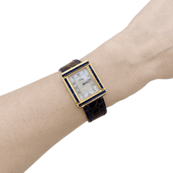 Montre POIRAY "Ma Première" en or jaune, nacre, cuir et saphirs - Castafiore