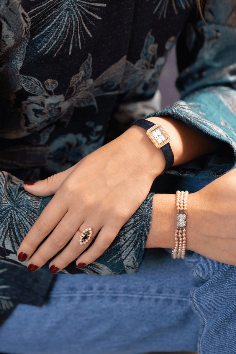 Montre POIRAY, "Ma première" modèle mini en or jaune et diamants - Castafiore