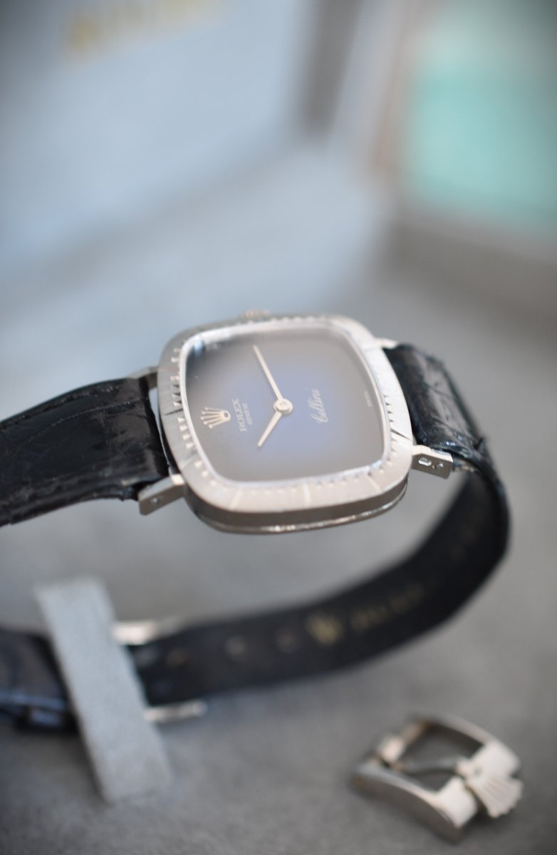 Montre ROLEX "Cellini Zephir" en or blanc, cuir et saphir - Castafiore