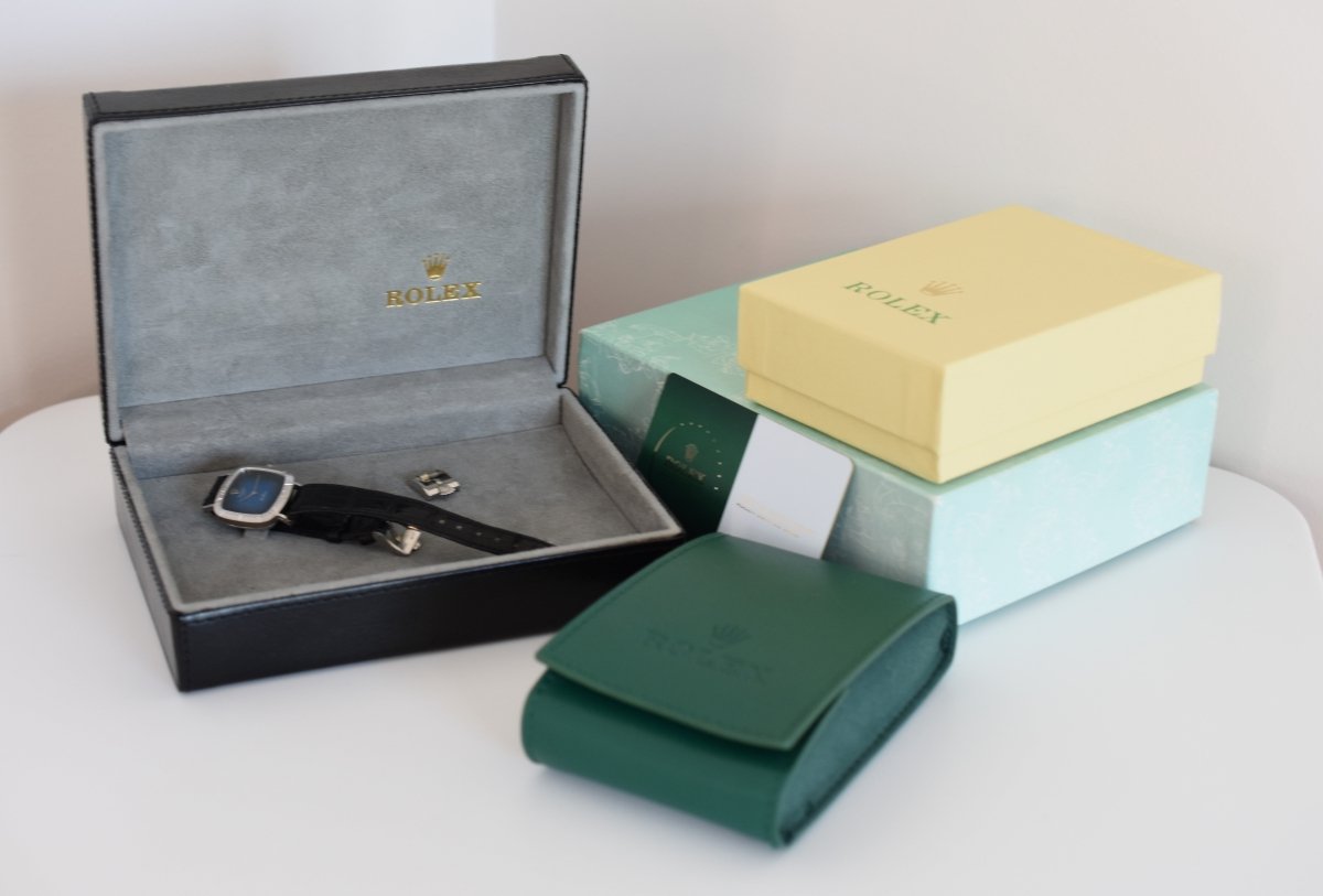 Montre ROLEX "Cellini Zephir" en or blanc, cuir et saphir - Castafiore