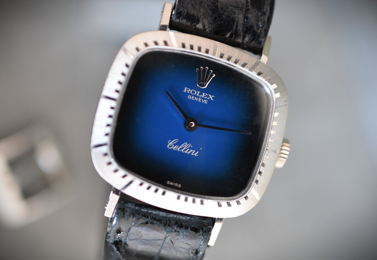Montre ROLEX "Cellini Zephir" en or blanc, cuir et saphir - Castafiore