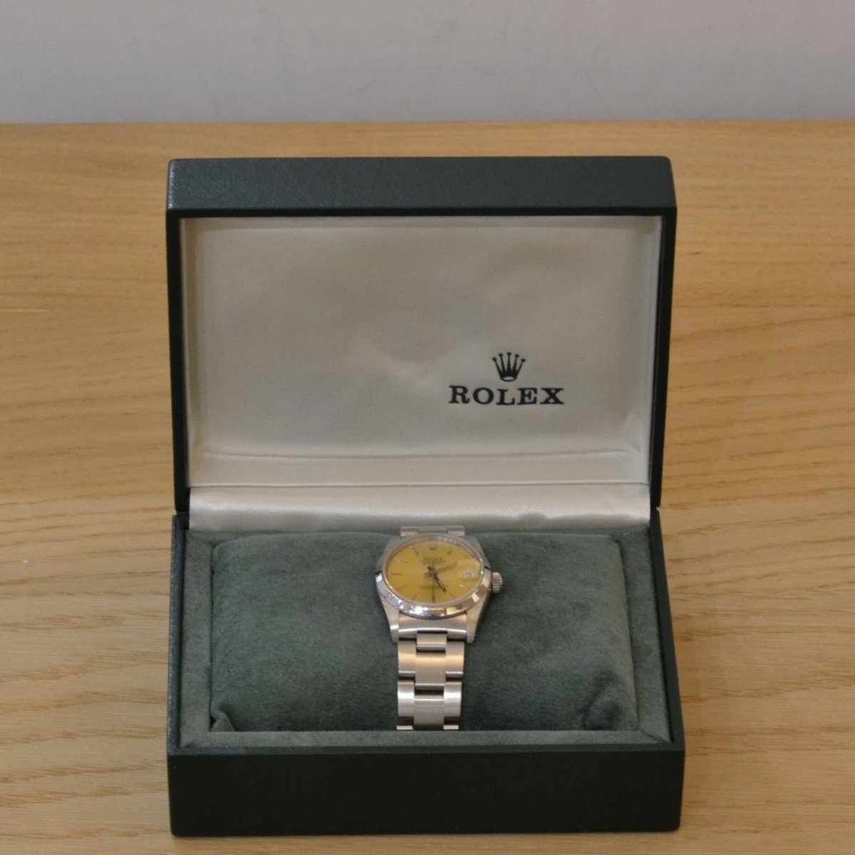 Montre ROLEX "Oyster Perpetual Date Just" en acier et saphir - Castafiore