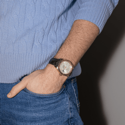 Montre ROLEX "Sky - Dweller" en or jaune, argent, cuir et saphir - Castafiore