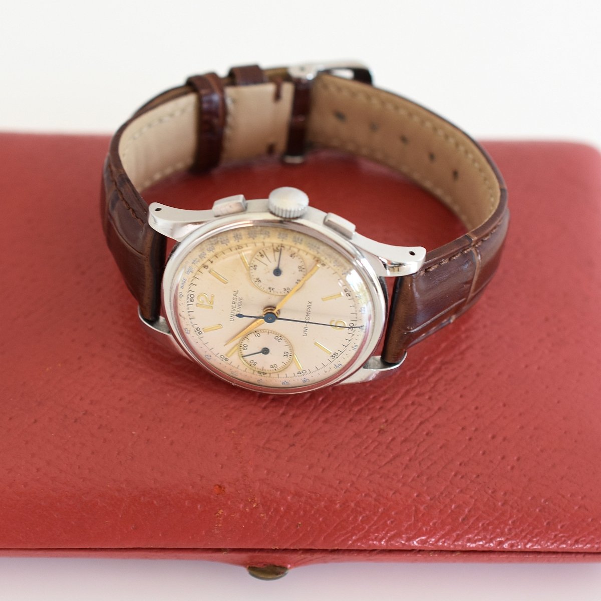 Montre UNIVERSAL GENEVE "Uni-Compax" en acier - Castafiore