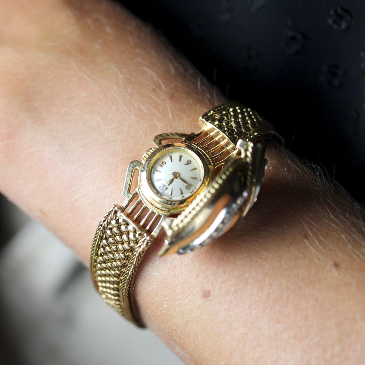 Montre UTI en or jaune, perles et diamants - Castafiore