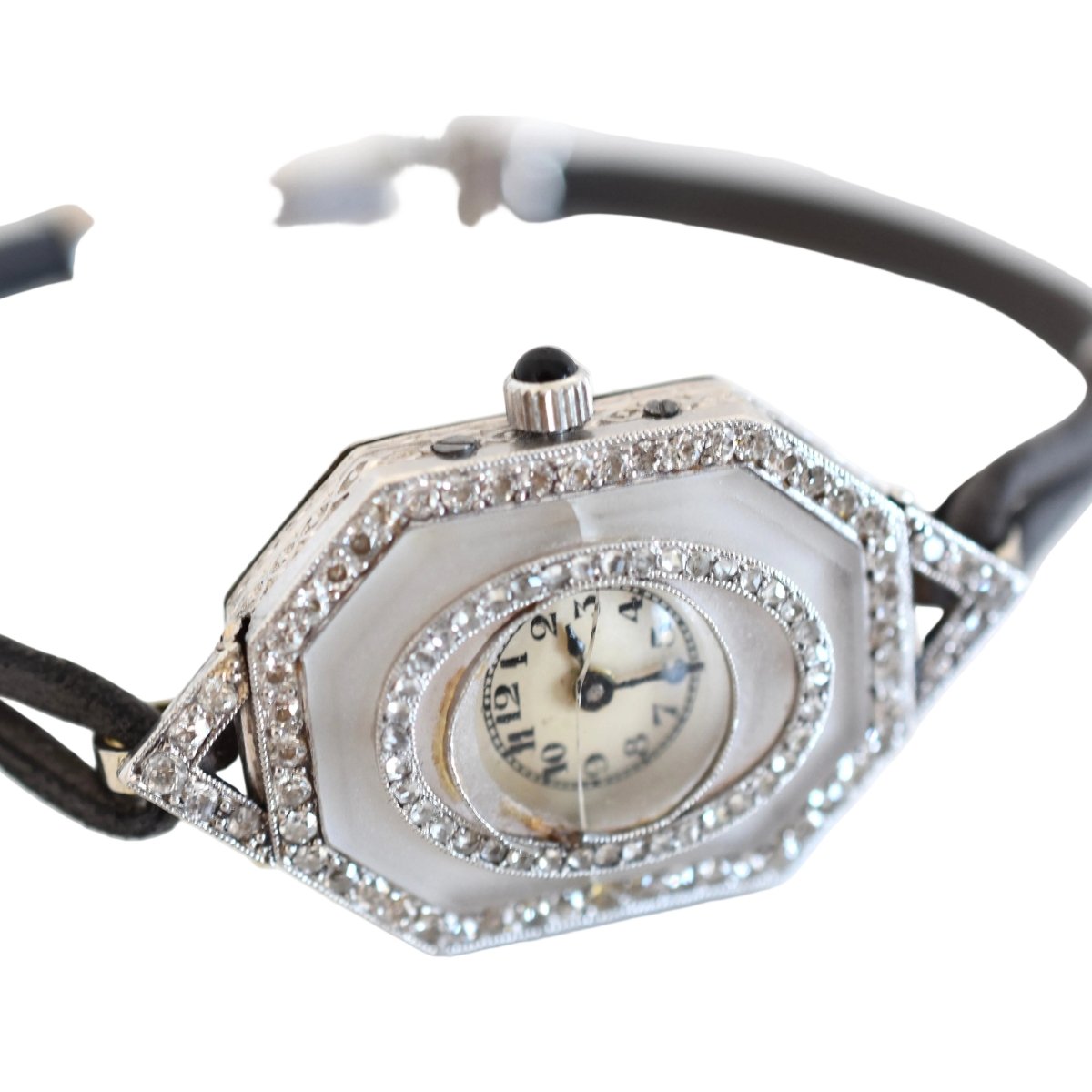 Montre VACHERON CONSTANTIN en or blanc, platine, cuir et diamants - Castafiore