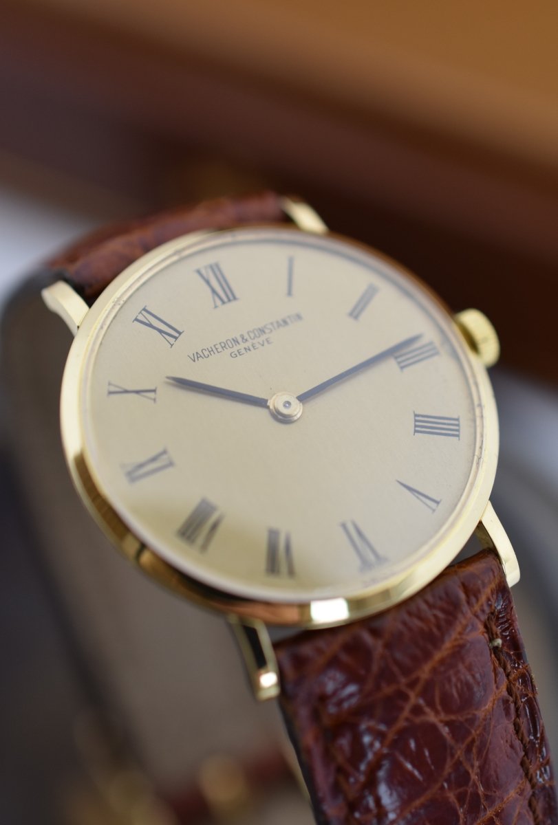 Montre VACHERON CONSTANTIN "Ultra - Thin" en or jaune, - Castafiore