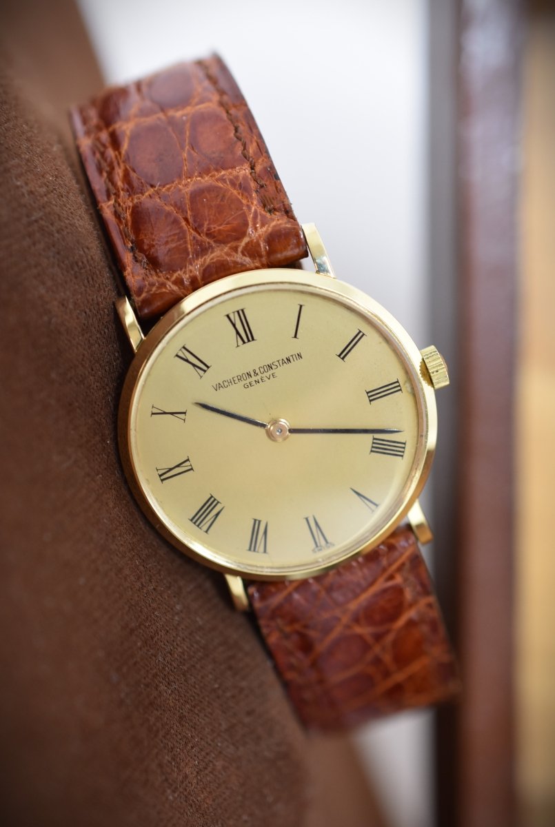 Montre VACHERON CONSTANTIN "Ultra - Thin" en or jaune, - Castafiore