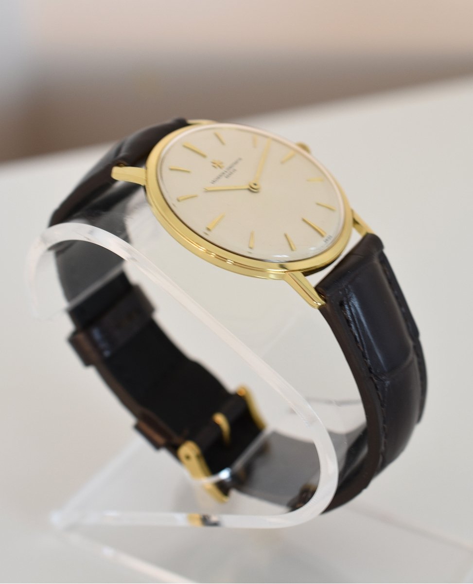 Montre VACHERON&CONSTANTIN Modèle Patrimony Réf. 6903 en or jaune 18 carats, Cal. K1002/2, Années 1960. - Castafiore