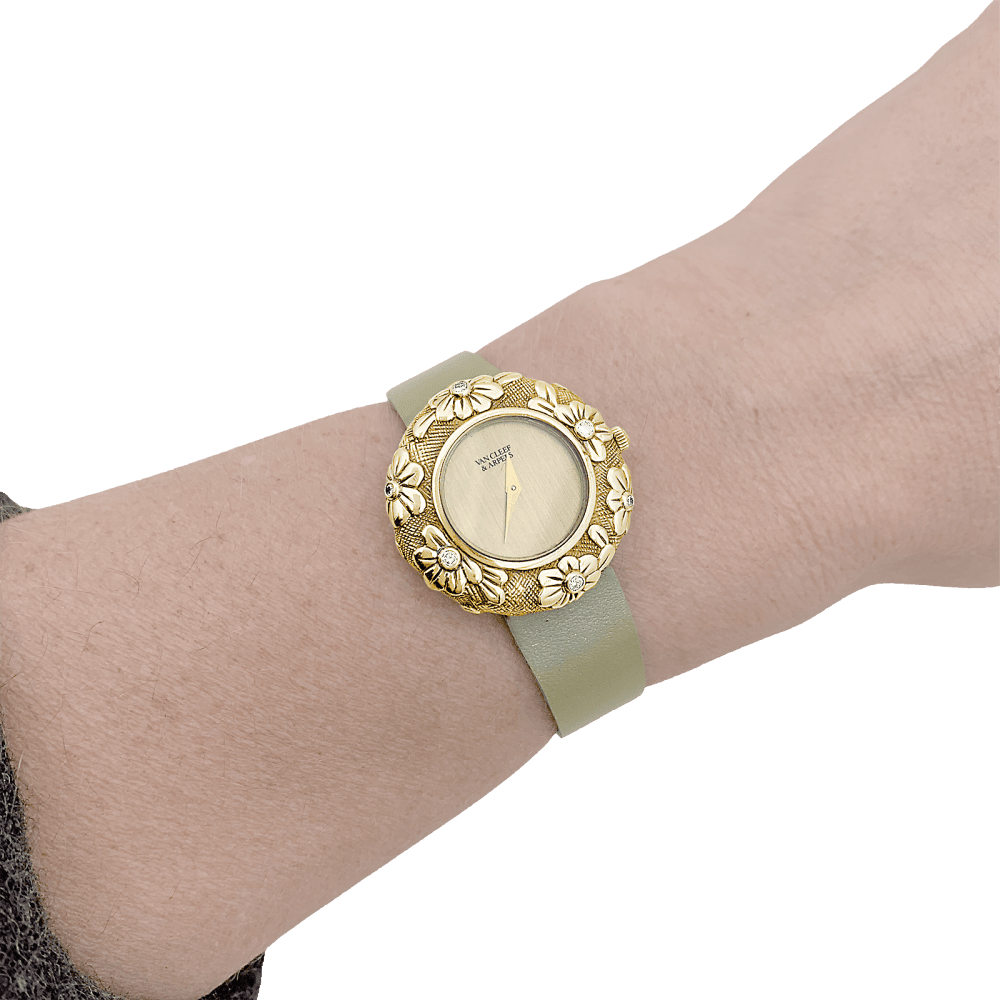 Montre VAN CLEEF & ARPELS "Tess" en or jaune, cuir et diamant - Castafiore