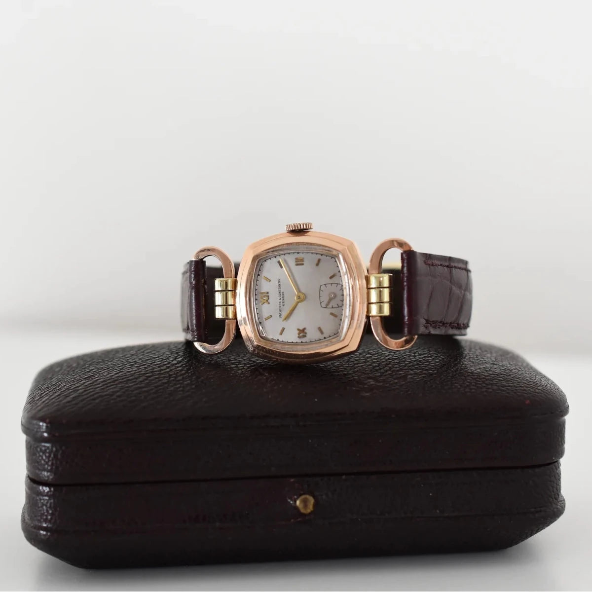 Montre VANCHERON & CONSTANTIN "Étrier" en or rose et cuir - Castafiore