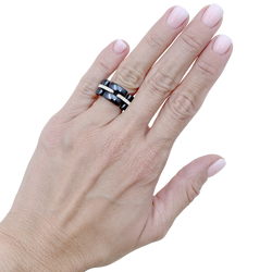 Bague Chanel, "Ultra", or blanc, céramique noire, diamants.