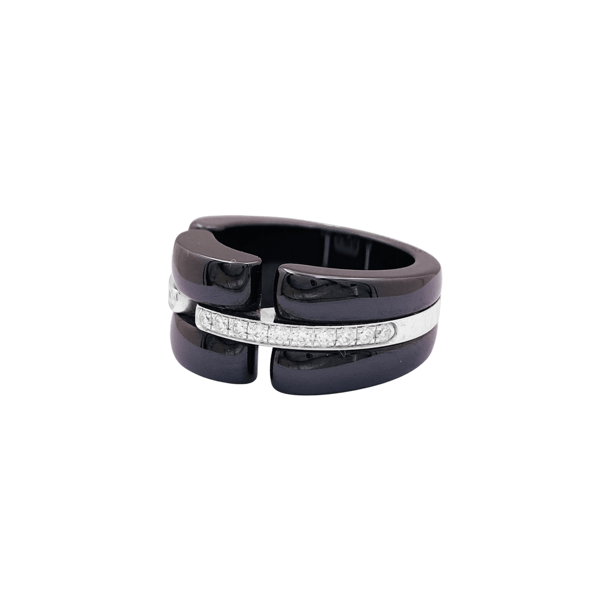 Bague Chanel, "Ultra", or blanc, céramique noire, diamants.