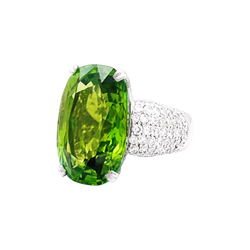 Bague Adler, or blanc, péridot et diamants.