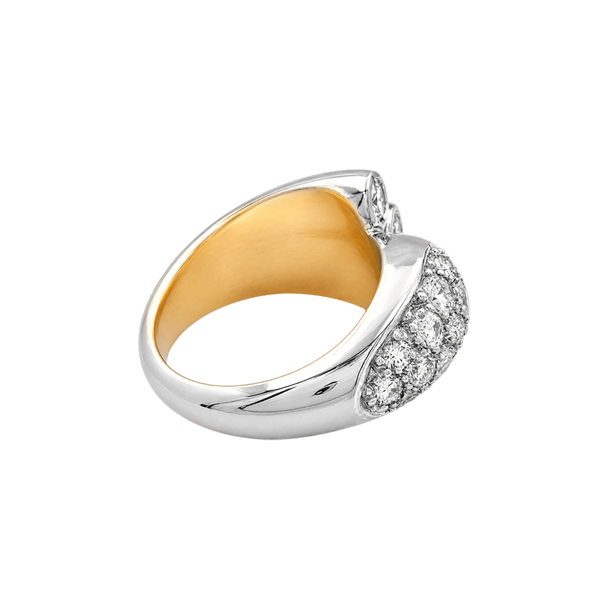 Bague vintage en or blanc et diamants.