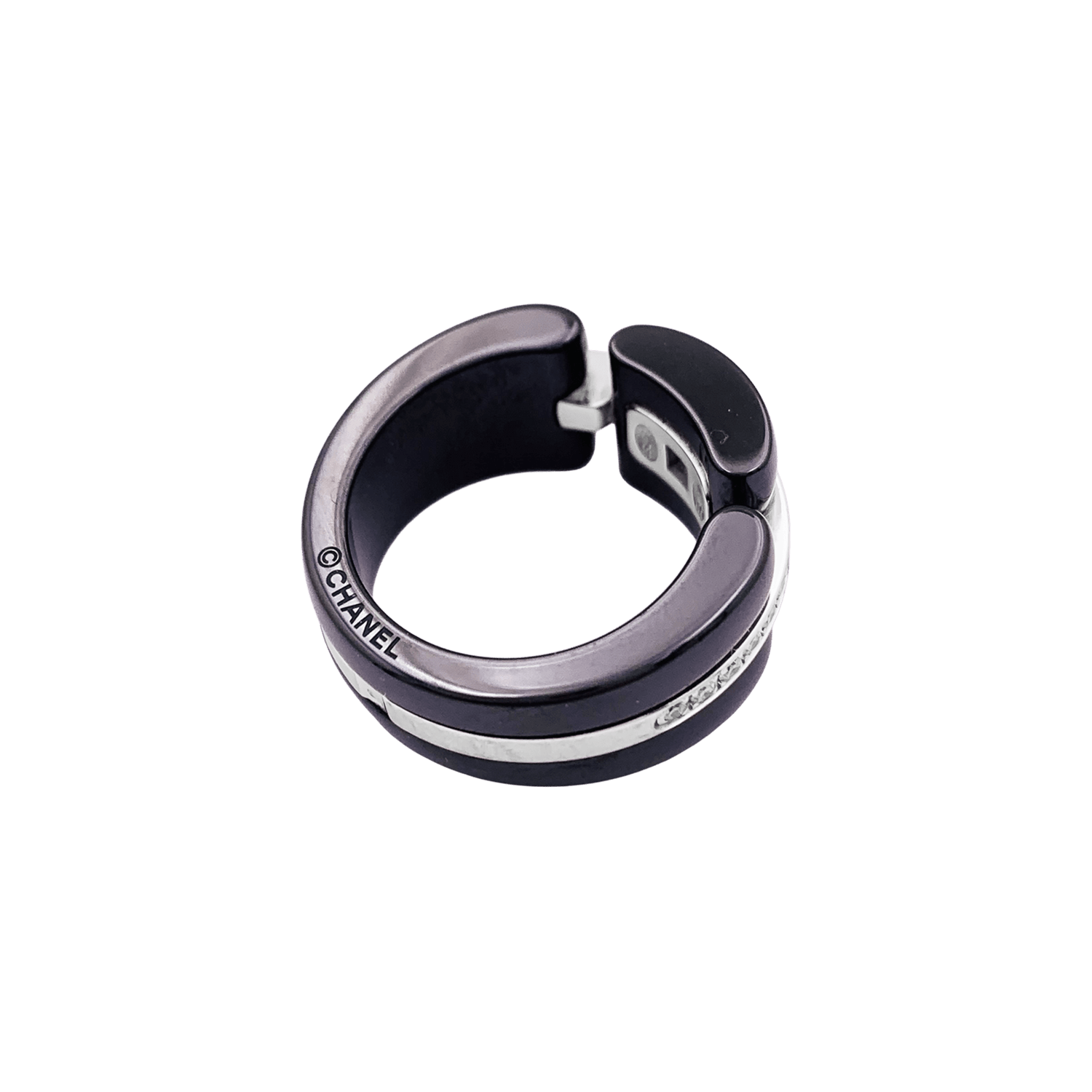 Bague Chanel, "Ultra", or blanc, céramique noire, diamants.