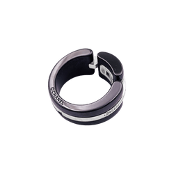 Bague Chanel, "Ultra", or blanc, céramique noire, diamants.