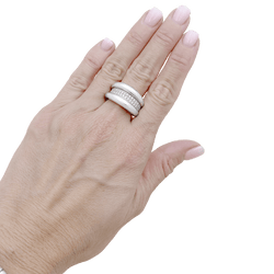 Bague godrons or blanc et diamants.