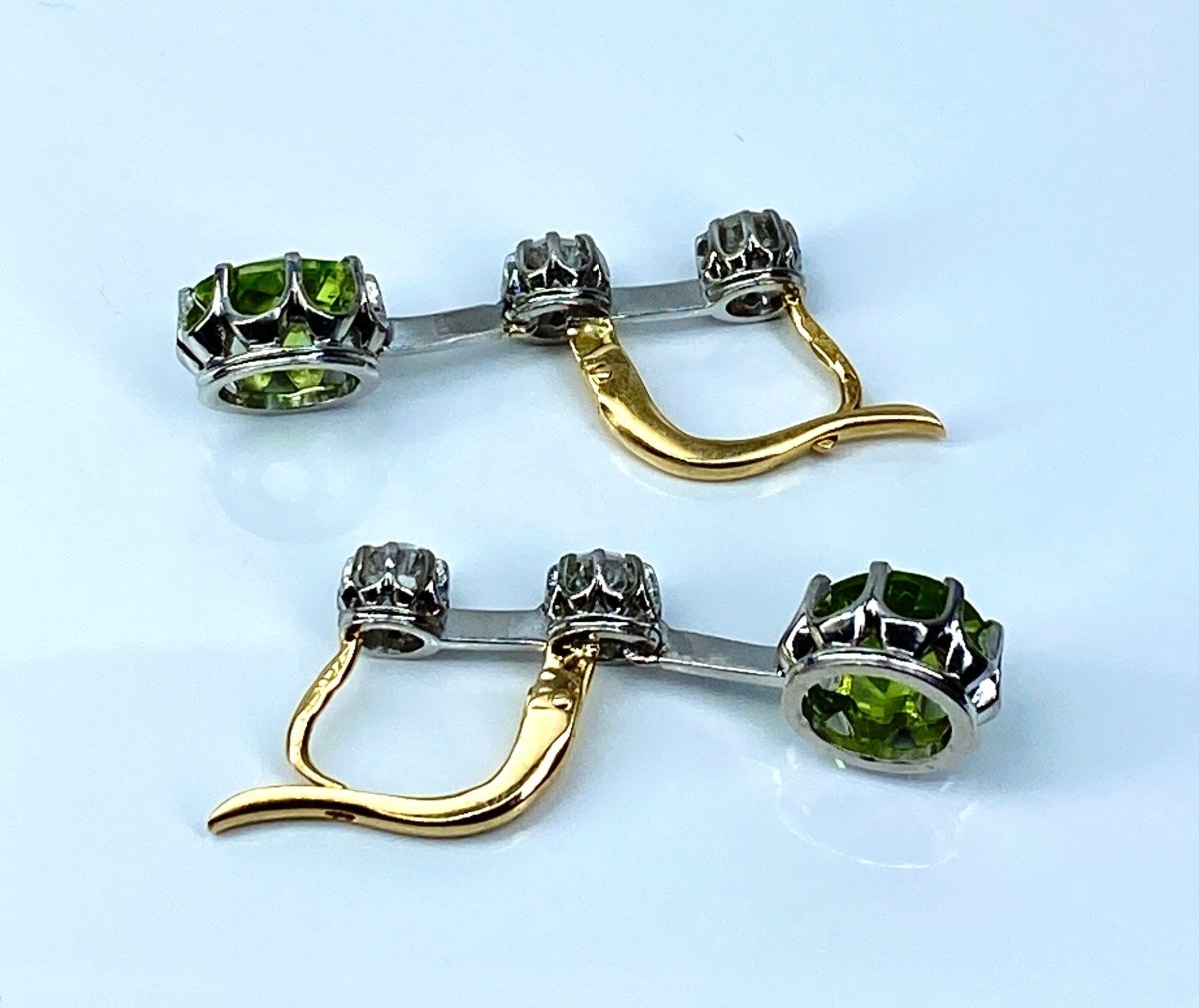 Paire de boucles d’oreilles en or 18 carats et platine, diamants et peridots - Castafiore