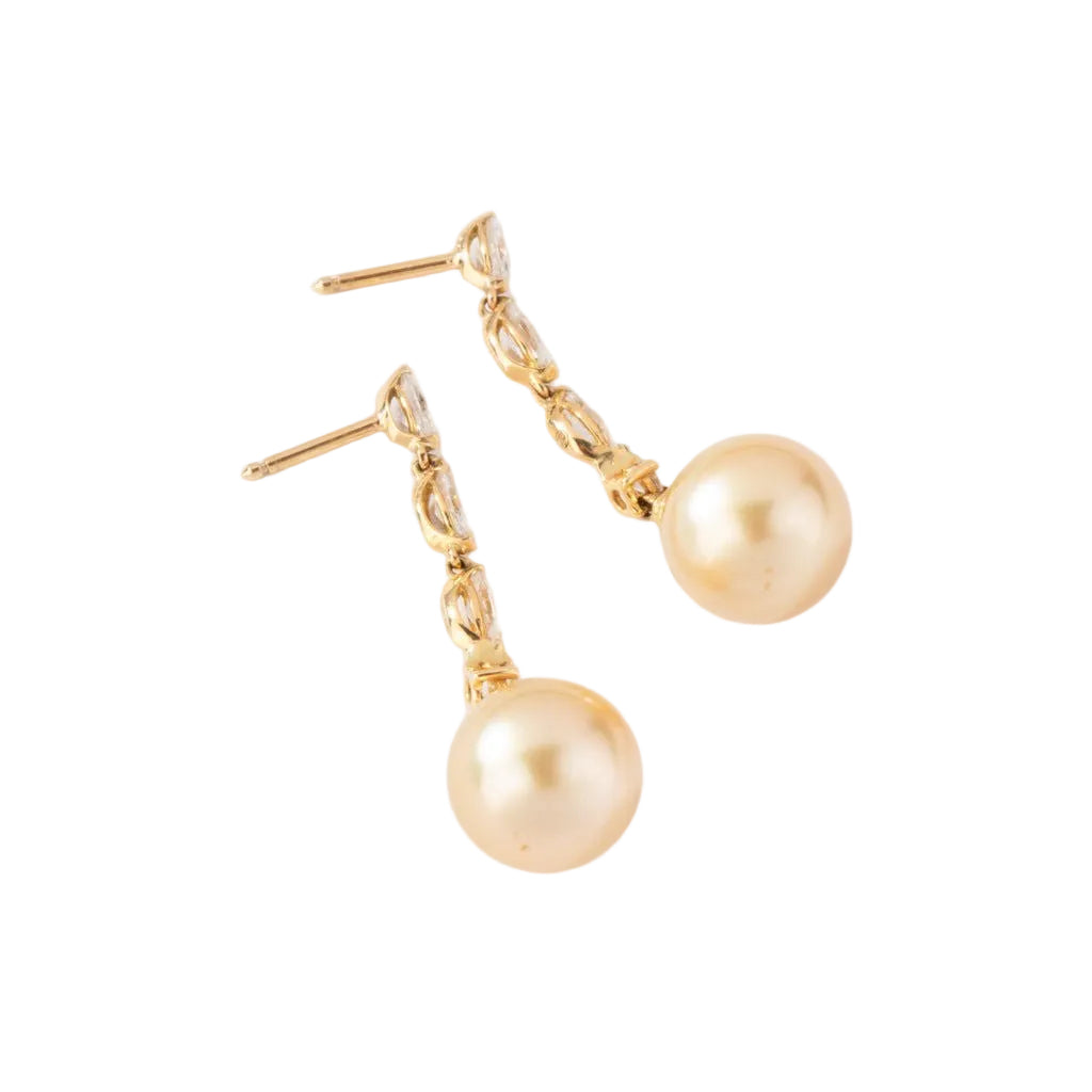 Paire de boucles d'oreilles en or jaune diamants navettes et perles gold des mer du sud - Castafiore