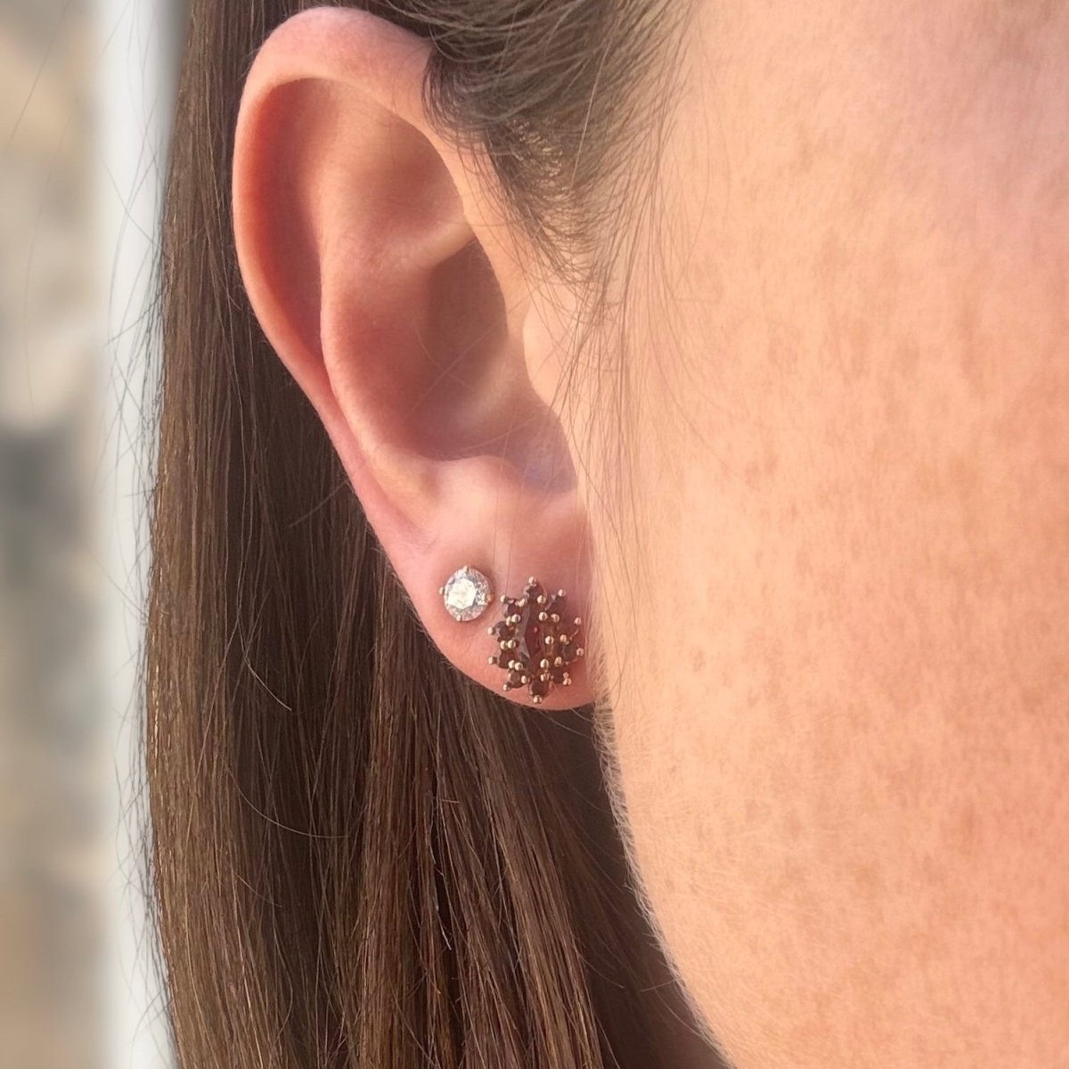 Paire de boucles d'oreilles en or jaune et grenats - Castafiore