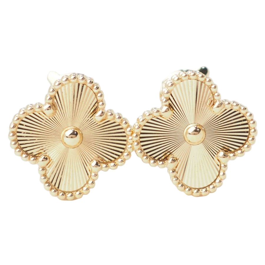 Paire de boucles d'oreilles Van Cleef & Arpels Alhambra vintage en or jaune - Castafiore