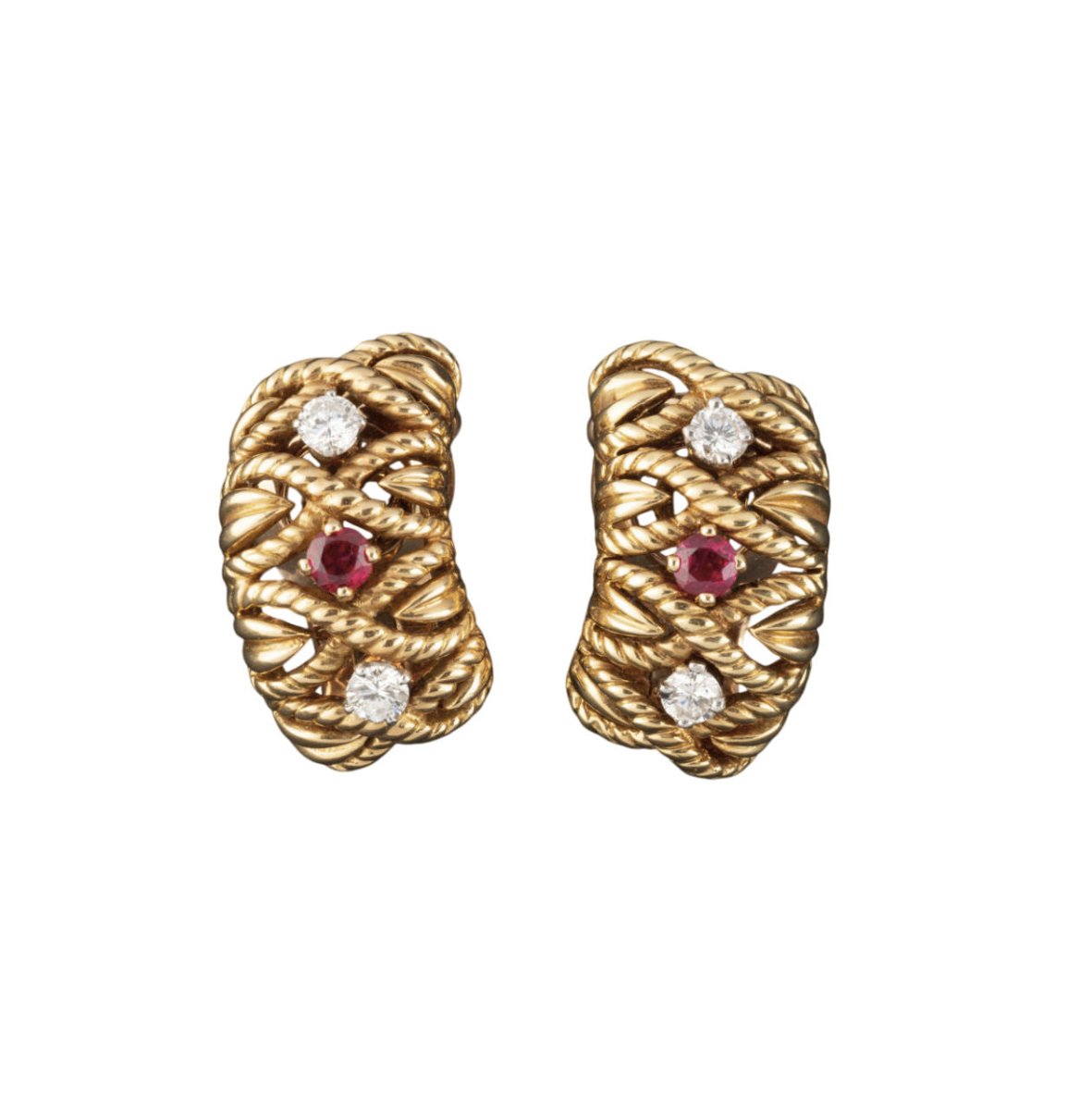 Paire de clip d'oreille ANDRE VASSORT x VAN CLEEF & ARPELS en or jaune, rubis et diamants - Castafiore