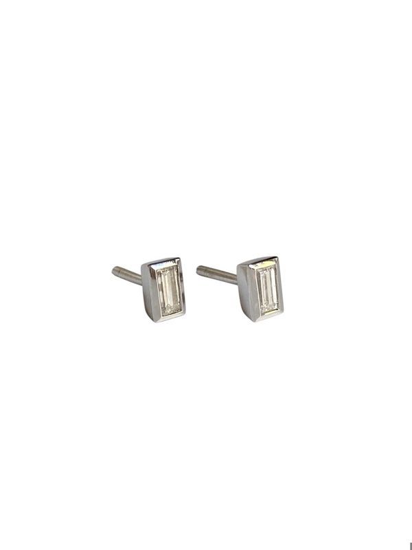 Paire de puces d’oreilles en or blanc 18k et diamants - Castafiore